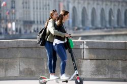 共享单车发展受阻 共享电动滑板车能有机